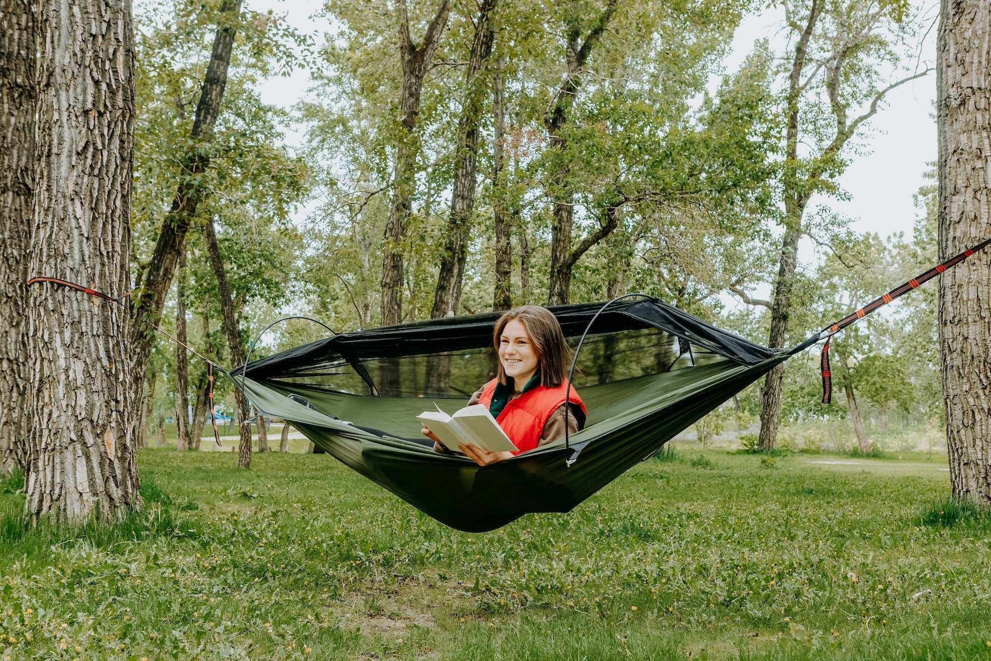 Ultimate Portable Camping Hammock with Built-in Mosquito Net for Bug-Free Adventures